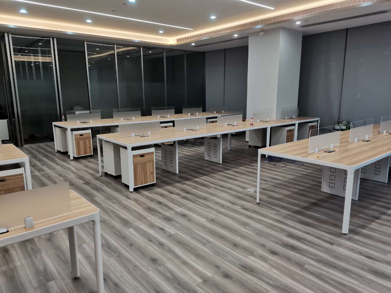 企業(yè)做板式辦公家具有哪些好處？